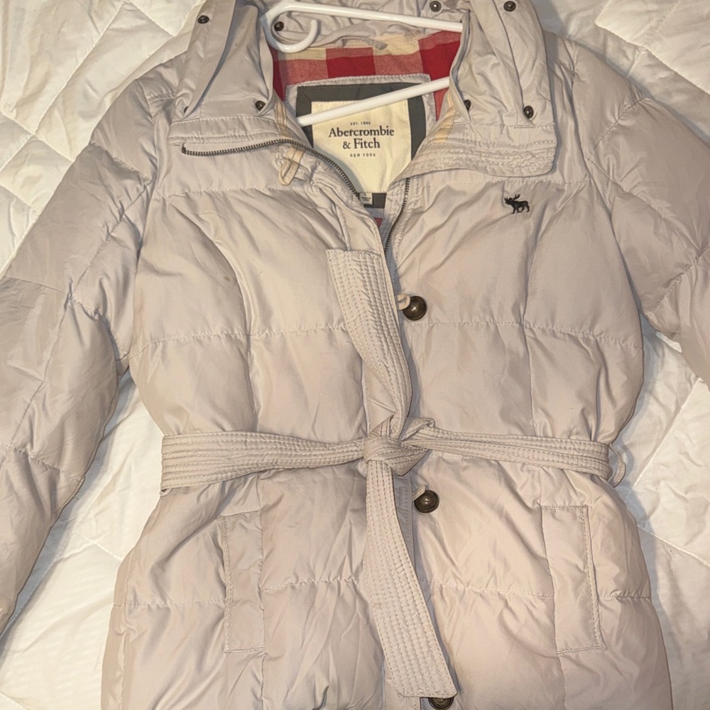Abercrombie & Fitch Women's Cream Puffer Coat